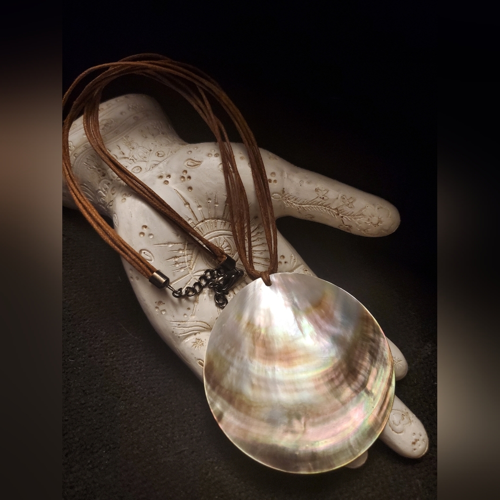 VINTAGE seashell necklace